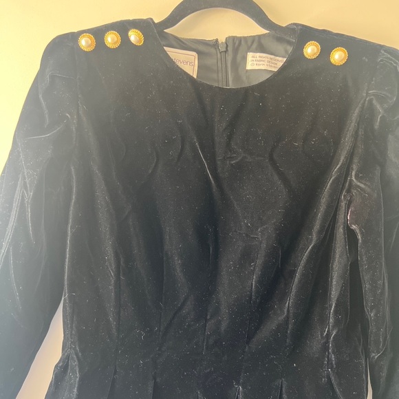 Karin Steven Petites Black Velvet Dress With Back Slit In Size 8 - Picture 2 of 9